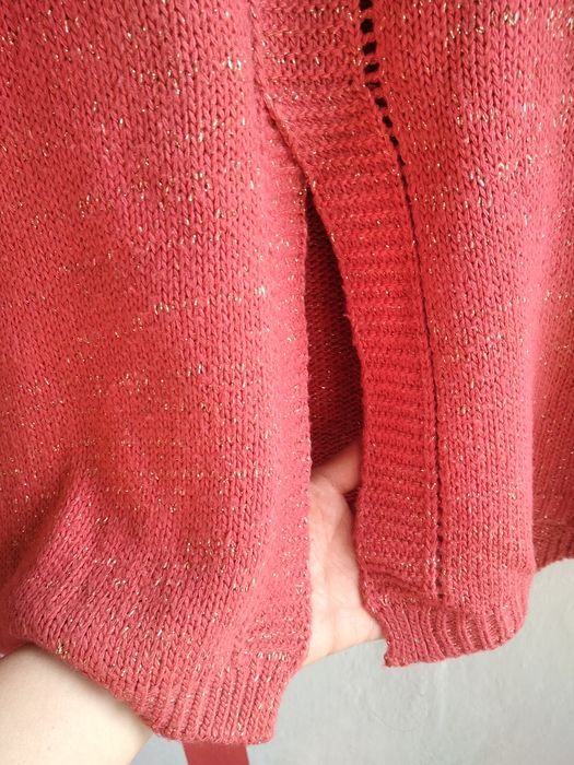 Sweterek łososiowy z nicią metalizowaną