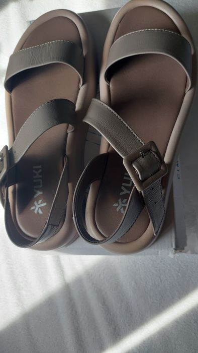 Босоніжкі беж .шкіра .41 нові