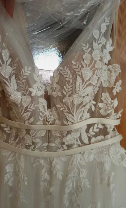 Suknia ślubna Lilian West 66155 ivory/nude + długi welon gratis