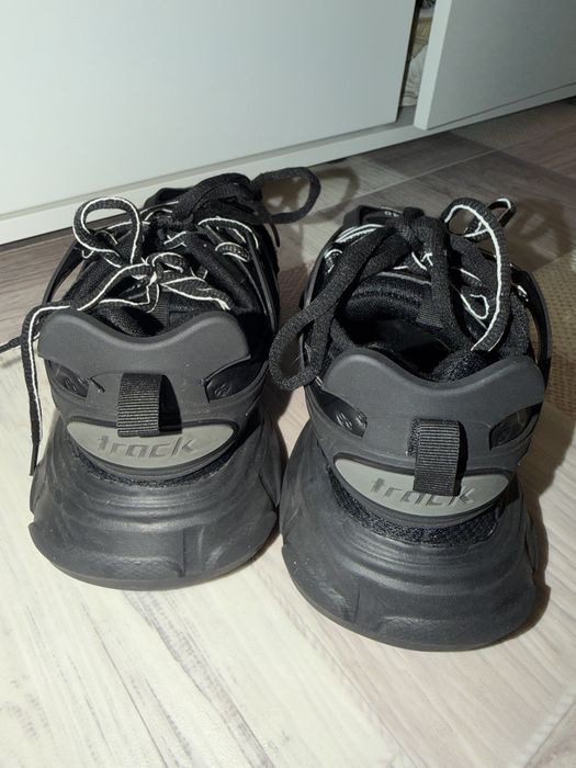 Balenciaga track