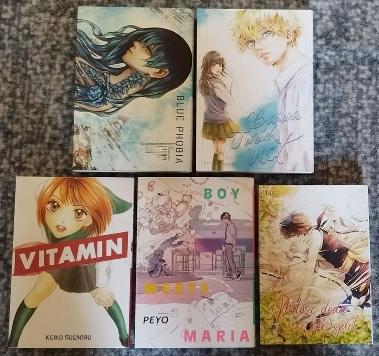 Mangi, książki, komiksy i jednotomówki.
