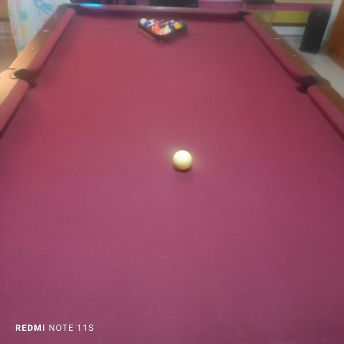 Mesa Snooker  com 8 tacos e suporte tacos
