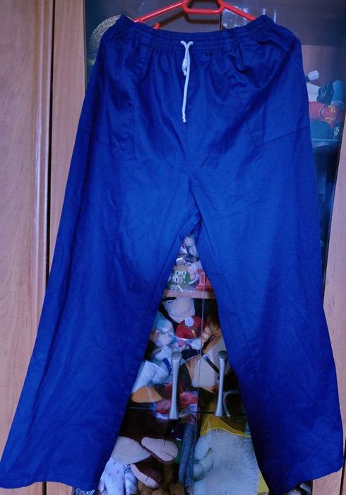 закрытый рабочий комбинезон.спецодежда M.L.нові робочі штани M нові 40