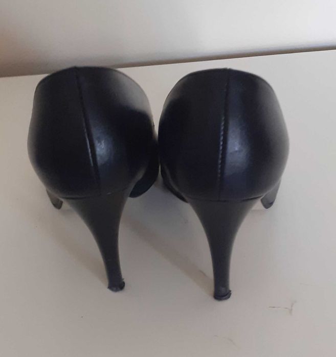 Szpilki beżowo czarne 37