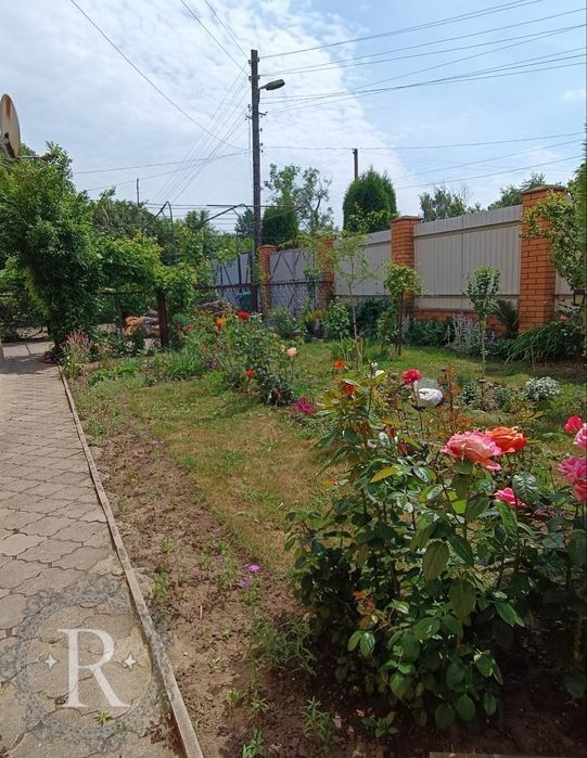 Продаж просторого будинку для двох сімей у Луцьку | 2 кухні | 2 входи | гараж