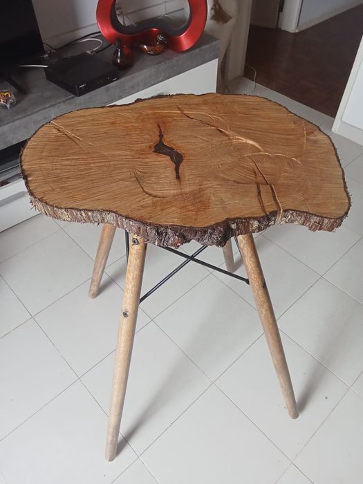 Mesa decorativa em madeira