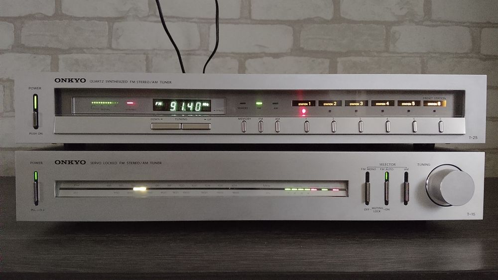 ONKYO T-15, T-25 Stereo Tuner