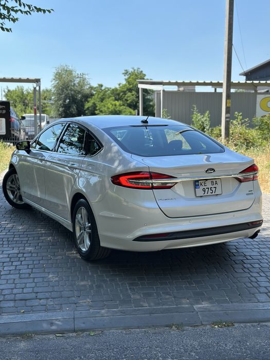 Ford Fusion SE.