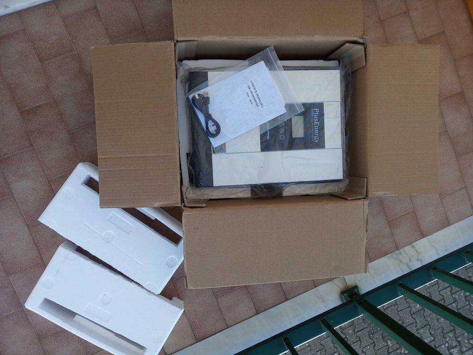 3.0 kW Hybrid Inverter for Photovoltaic System – Like New64284363933954122