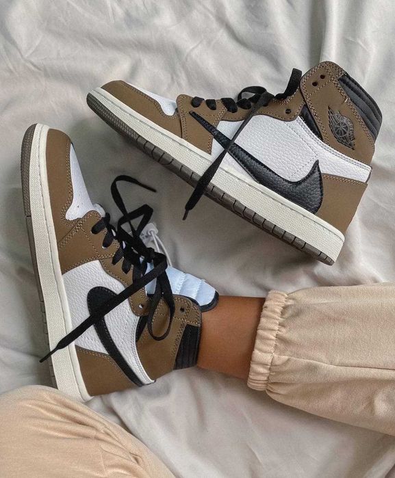 Jordan Retro Travis Scott