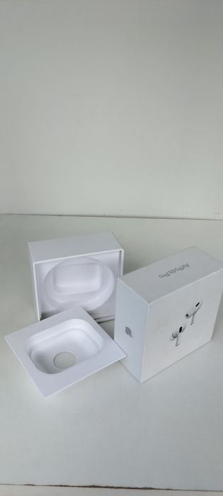 Pudełko po AirPods Pro od Apple