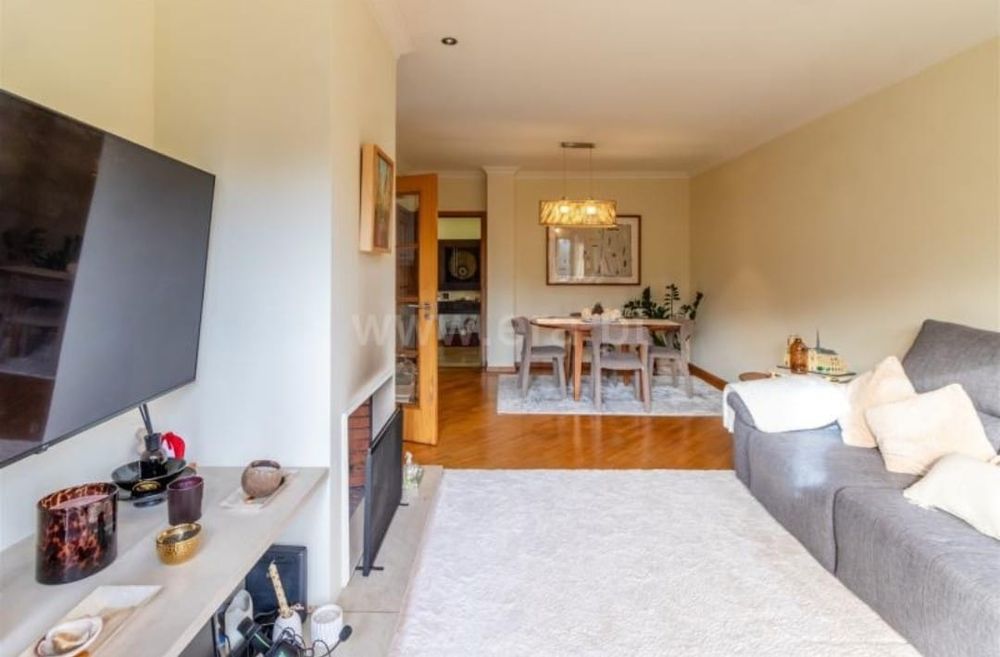 Apartamento na Praia Canidelo ,todo remodelado em condomínio fechado .