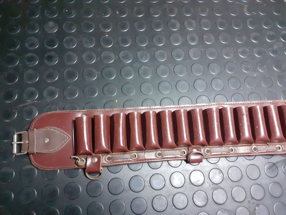 Cartucheira em pele cal.12