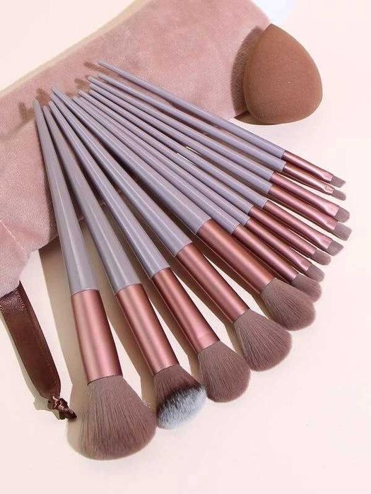 Conjunto de 13 Pincéis de Maquilhagem + Esponja + Bolsa