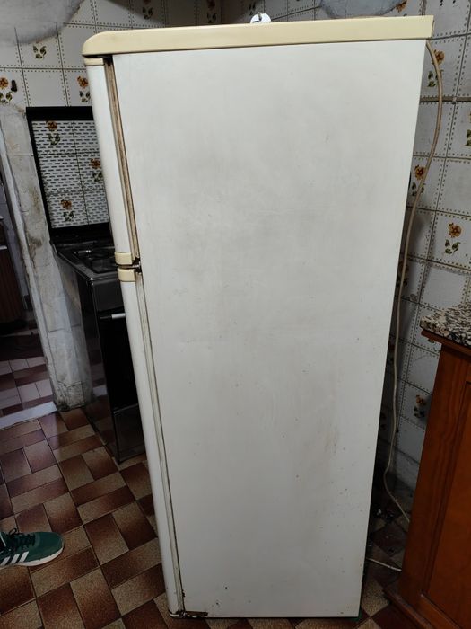 Vendo frigorífico e microondas