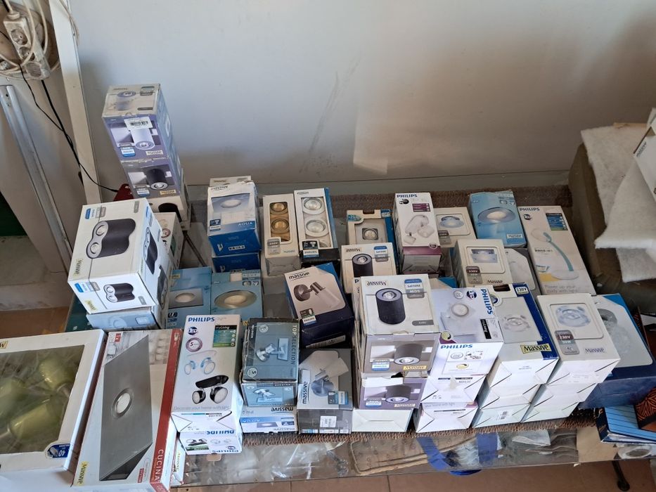 Candeeiros novos em caixa