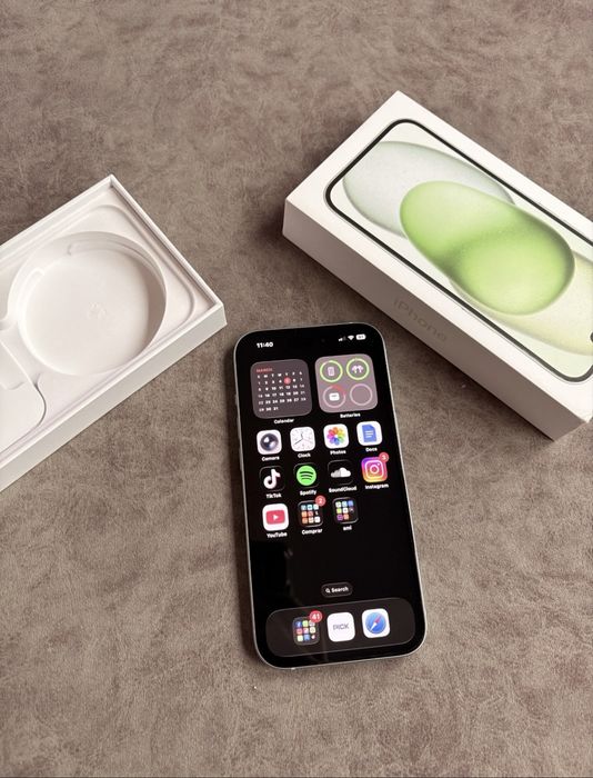 Iphone 15 verde 128GB bateria a 82%