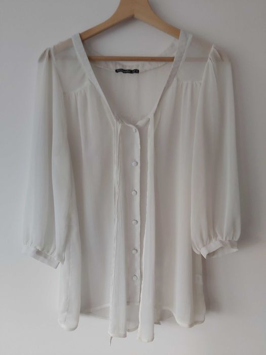 Elegancka bluzka w stylu vintage z rękawem 3/4 Guziki, dekolt V, Atmo