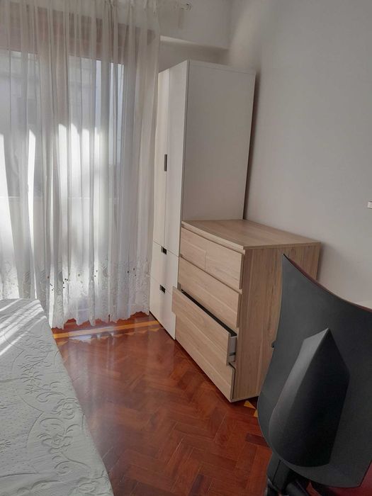 Quarto em rua do Vale de Santo António 143