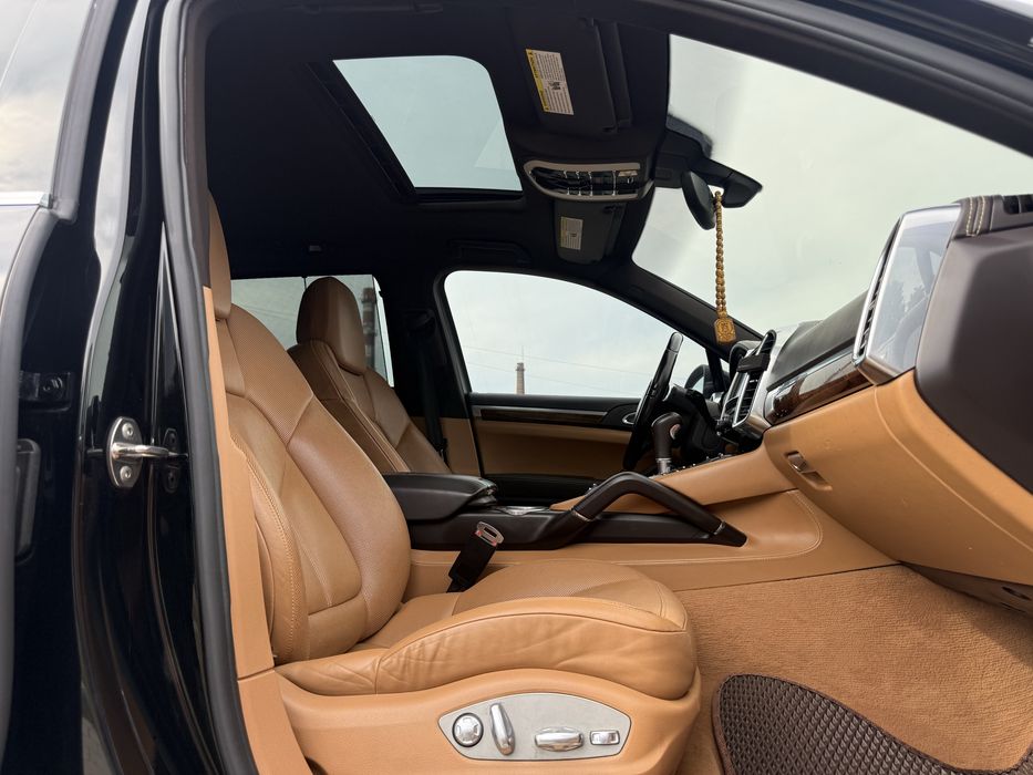 Porsche Cayenne S  3.0 Hybrid