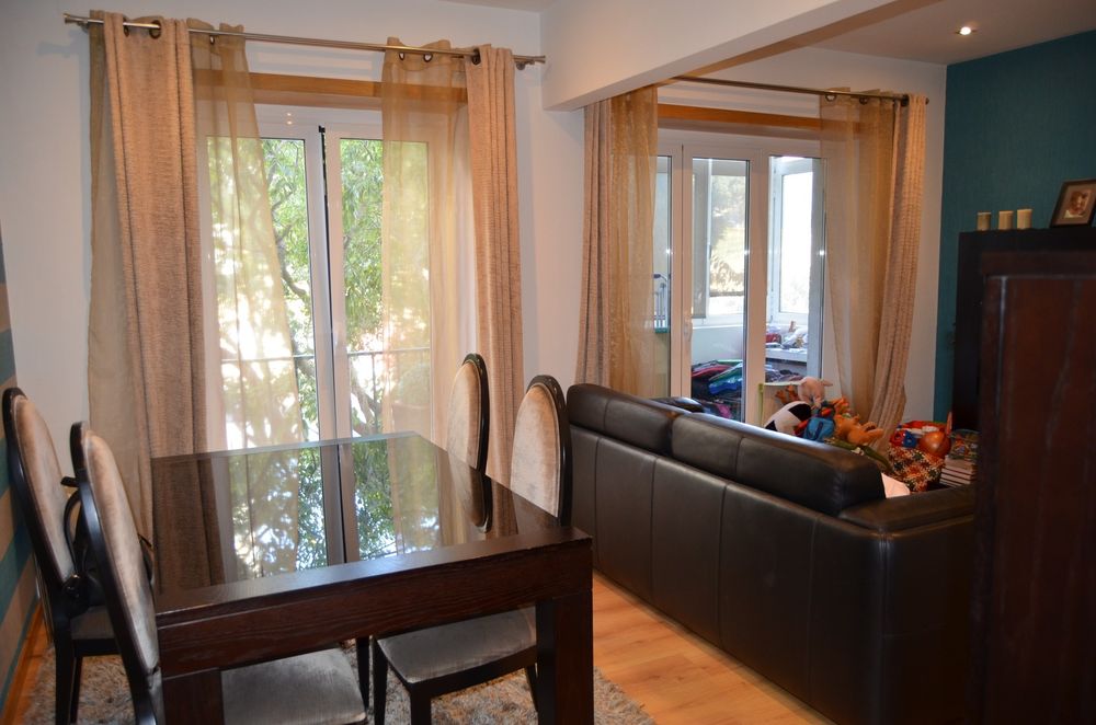 FOR RENTAL – Extendable dining table, 140/200 cm