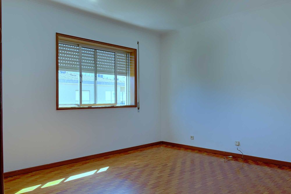 Apartamento T3 com 2 WC e garagem fechada junto às Portas da Maia