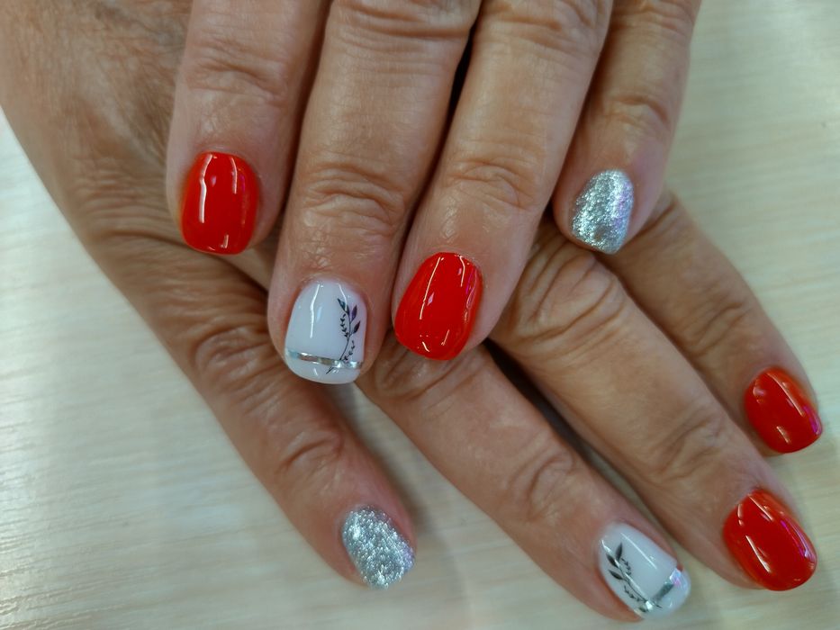 Модели на маникюр, наращивание, центр возле Мост Сити