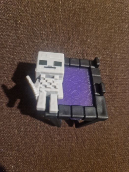 Figurki minecraft kinder joy