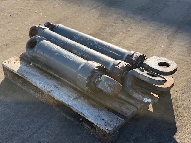 liebherr L 550 Siłowniki hydrauliczne