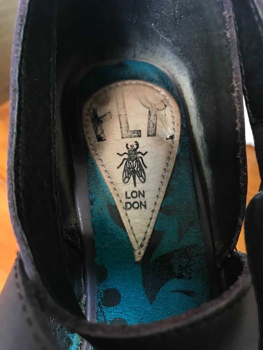 Pumps Fly London líndissimas, com tiras cruzadas, cor roxa, 37