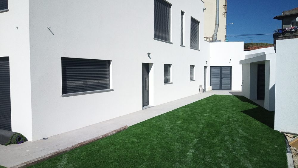 Moradia Nova - T4 em Camarate com Garagem e com lote de 456,62m2