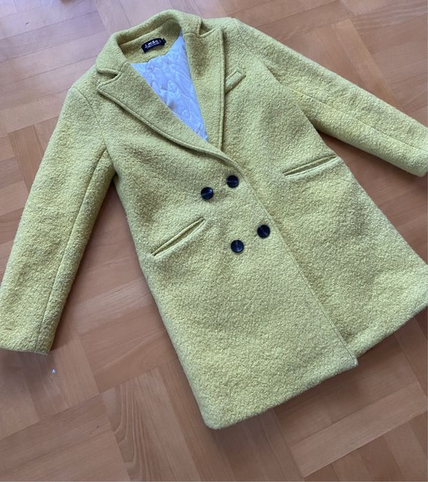 Cytrynowy płaszcz damski na zimę