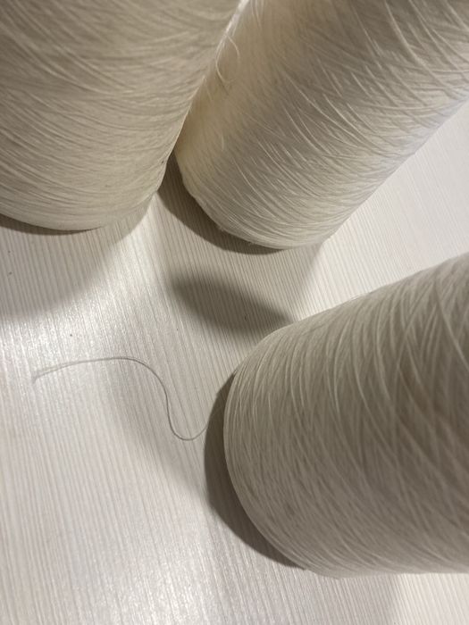 Нитки в бабіні для оверлоку