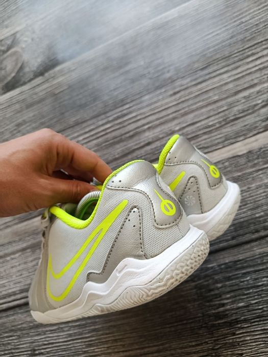 Футзалки Nike, школяреві-підлітку