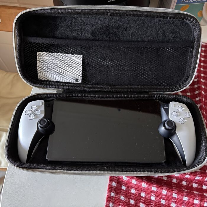 Playstation Portal com capa e pelicula