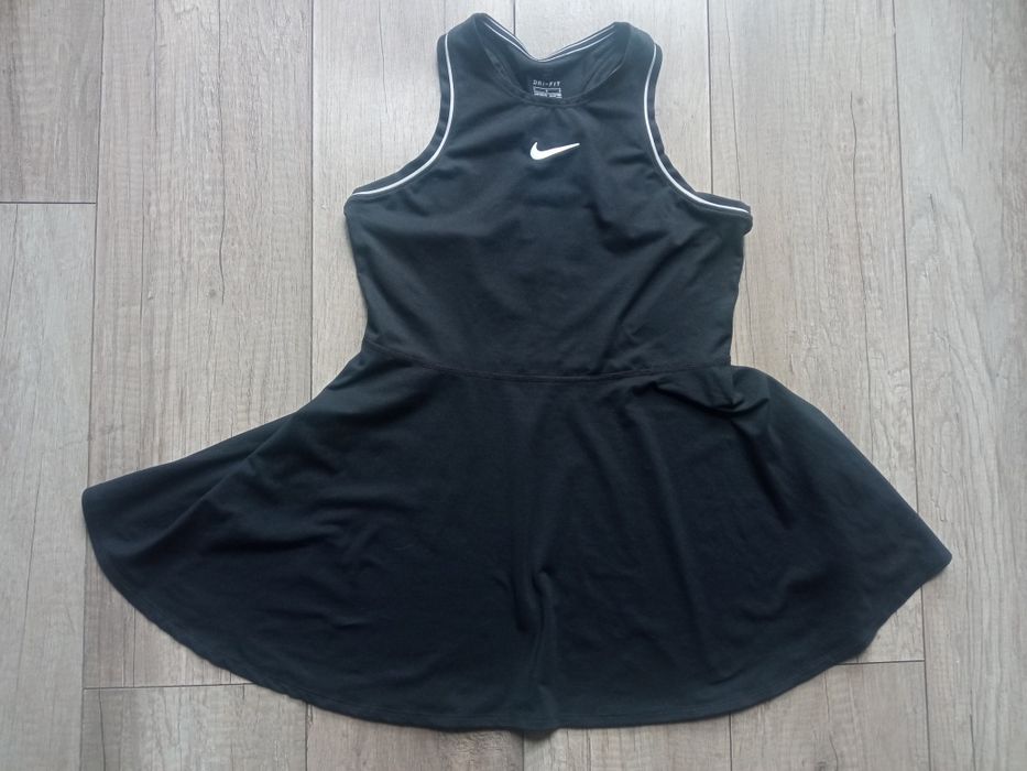 Sukienka Nike na 11-12 lat (146 - 152cm)
