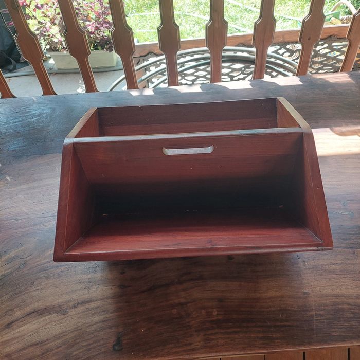 Газетница.  Натуральне дерево.