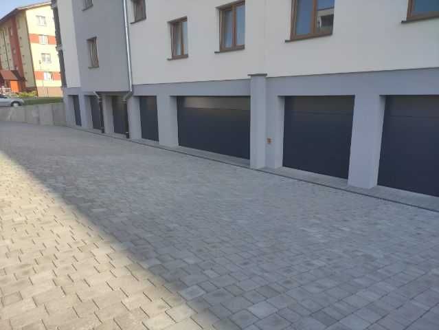 Brama garażowa antracyt woodgrain 3000x2375