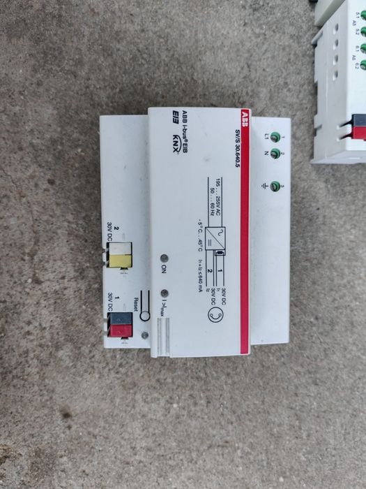 ABB, Gira Бінарники, актуатори, таймер, блок живлення KNX