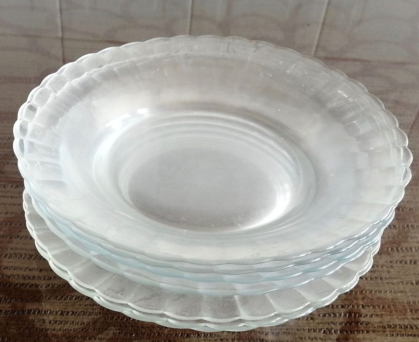 vários conjuntos de pratos ,valor pode ser difente