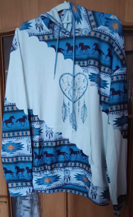 Bluza kangurka z etnicznymi wzorami