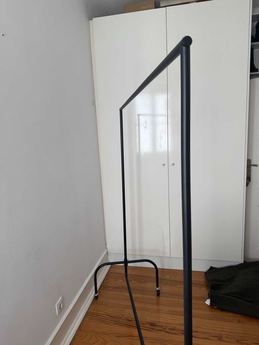 Charriot Preto com Rodas 150x60x170 cm