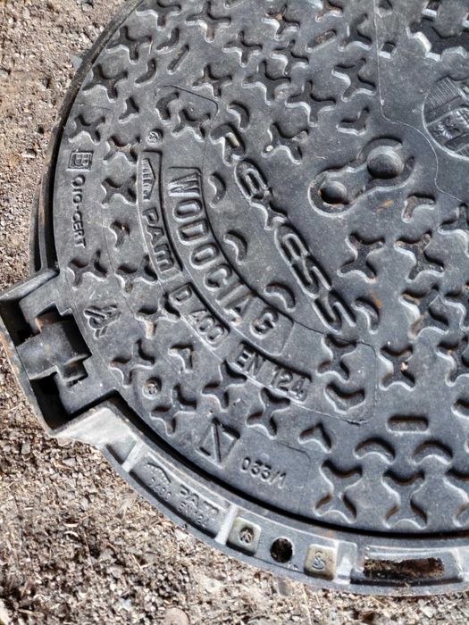 Właz żeliwny d400 fi 600