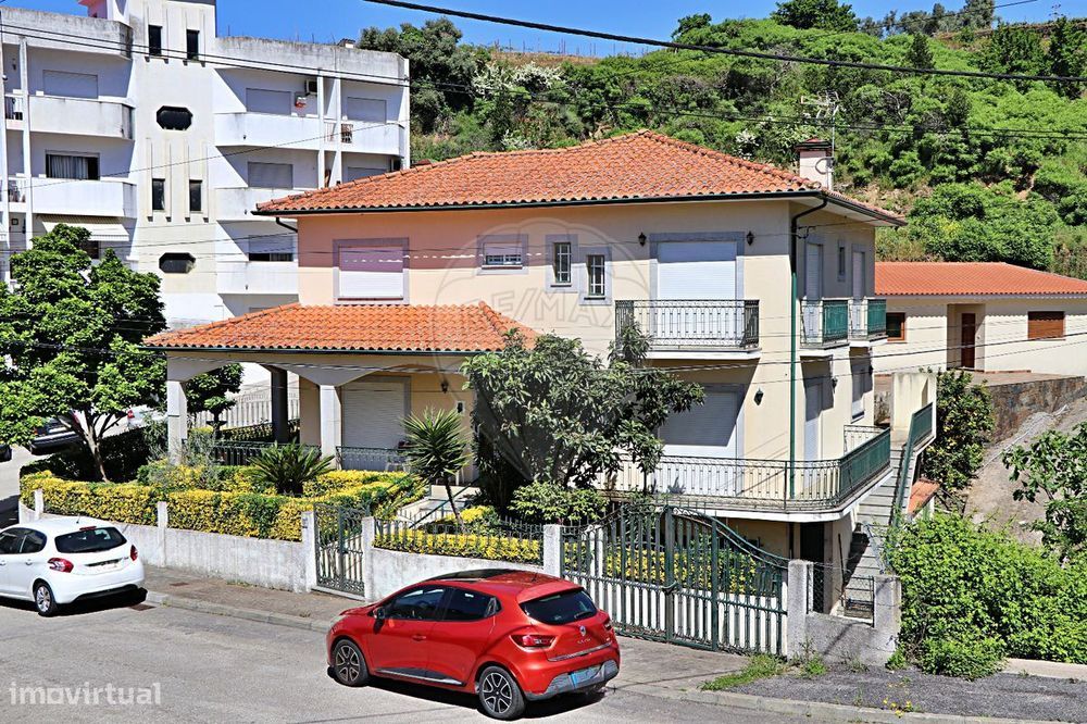 Moradia T5 para venda