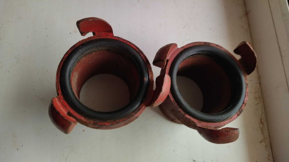 З'єднувач пожежних рукавів, соединитель пожарных рукавов.