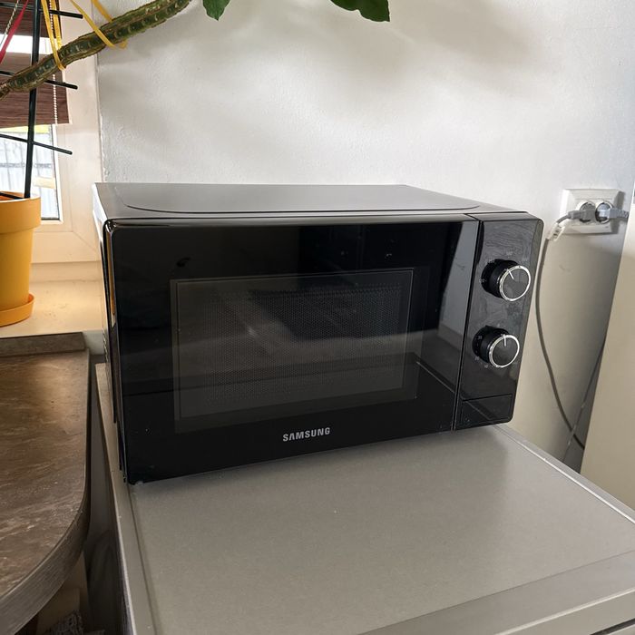 Мікрохвильова піч Samsung MS20A3010AL (20 л) / Майже нова / Ідеальний стан