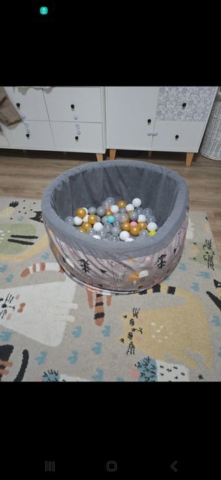 Basen suchy z piłkami