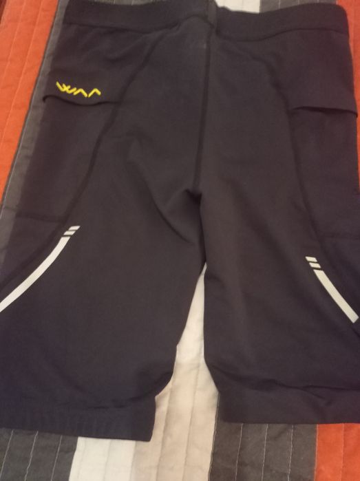 Roupa desportiva de trail running da SALOMON, LURBEL e WWA