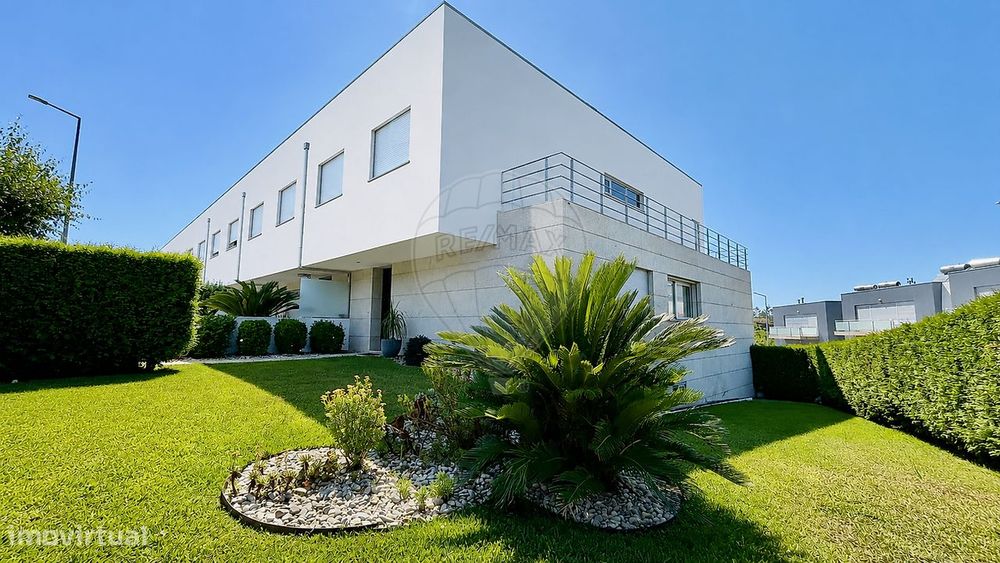 T4 Detached House for Sale
