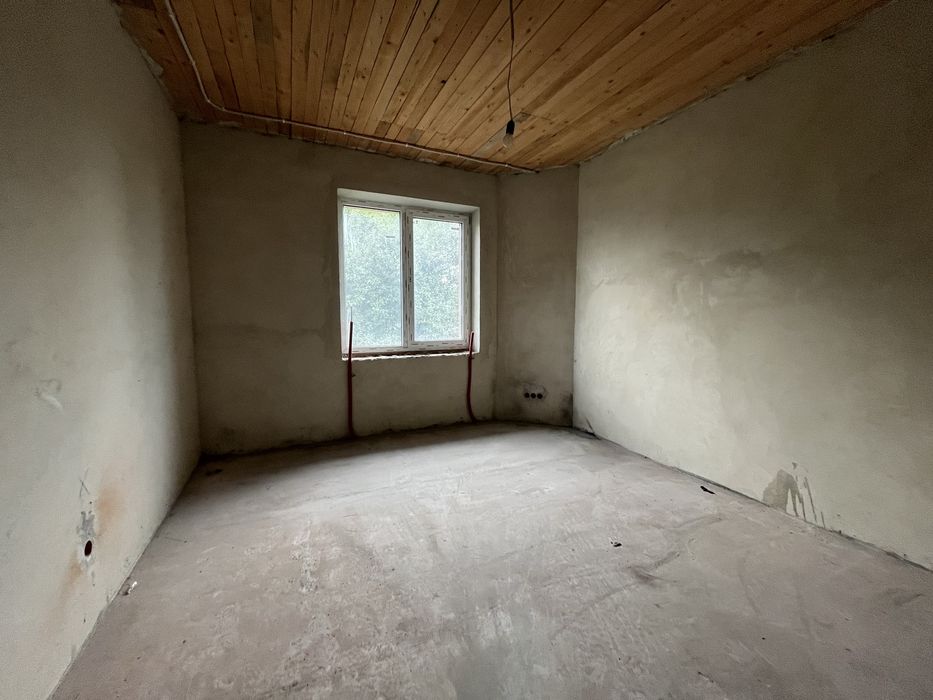 Сучасн.котеж закритою територ.в р-н нових котед. поруч центр.частини.